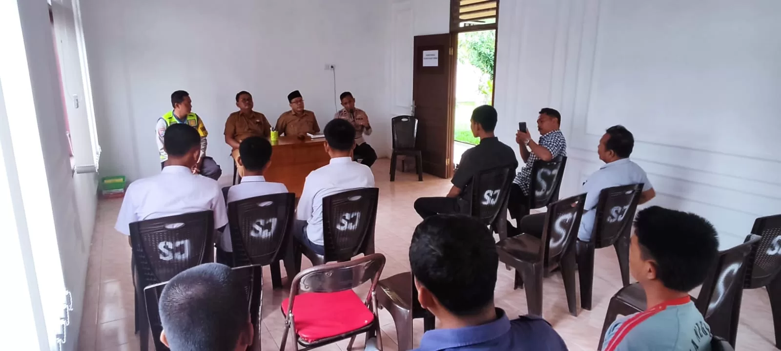 Polsek Plakat TInggi