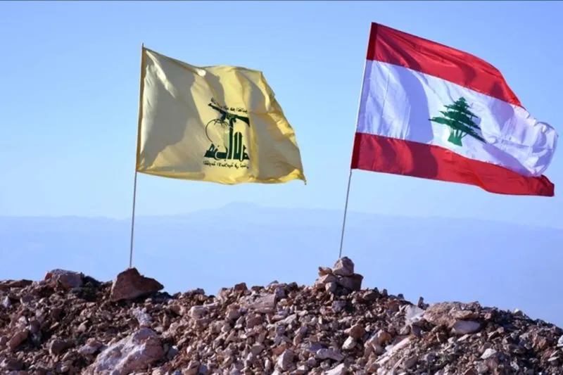 Bendera-Lebanon-dan-bendera-Hizbullah-dari-Anadolu-1.jpg