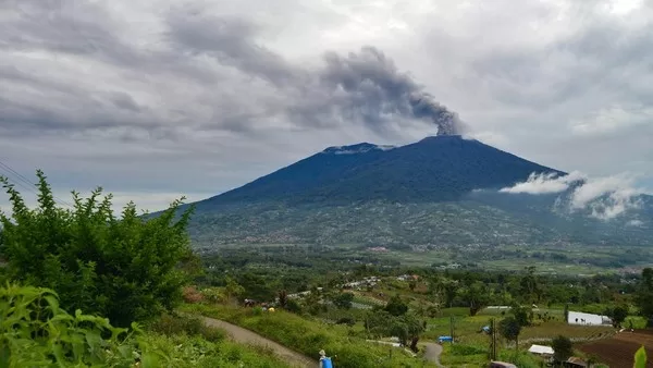 erupsi-gunung-marapi_169