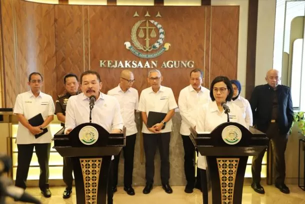 jaksa-agung-st-burhanuddin-bersama-menteri-keuangan-sri-mulyani_240318140622-302