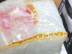 kurir-narkoba-yang-beraksi-di-pasar-baru-jakarta-pusat-jakpus-ditangkap-polisi-turut-menyita-barang-bukti-berupa-1-kilogram-sa-1782529180058_169