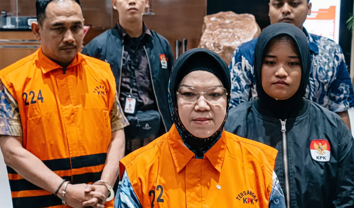 Bupati-Sukoharjo-Etik-Suryani-menjadi-tersangk-dan-mengenakan-rompi-oranye-KPK-3638043364