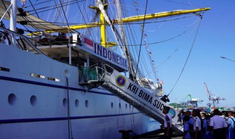 KRI-Bima-Suci-Picu-Antusiasme-Masyarakat-Sulut-di-Hari-Terakhir-Open-Ship