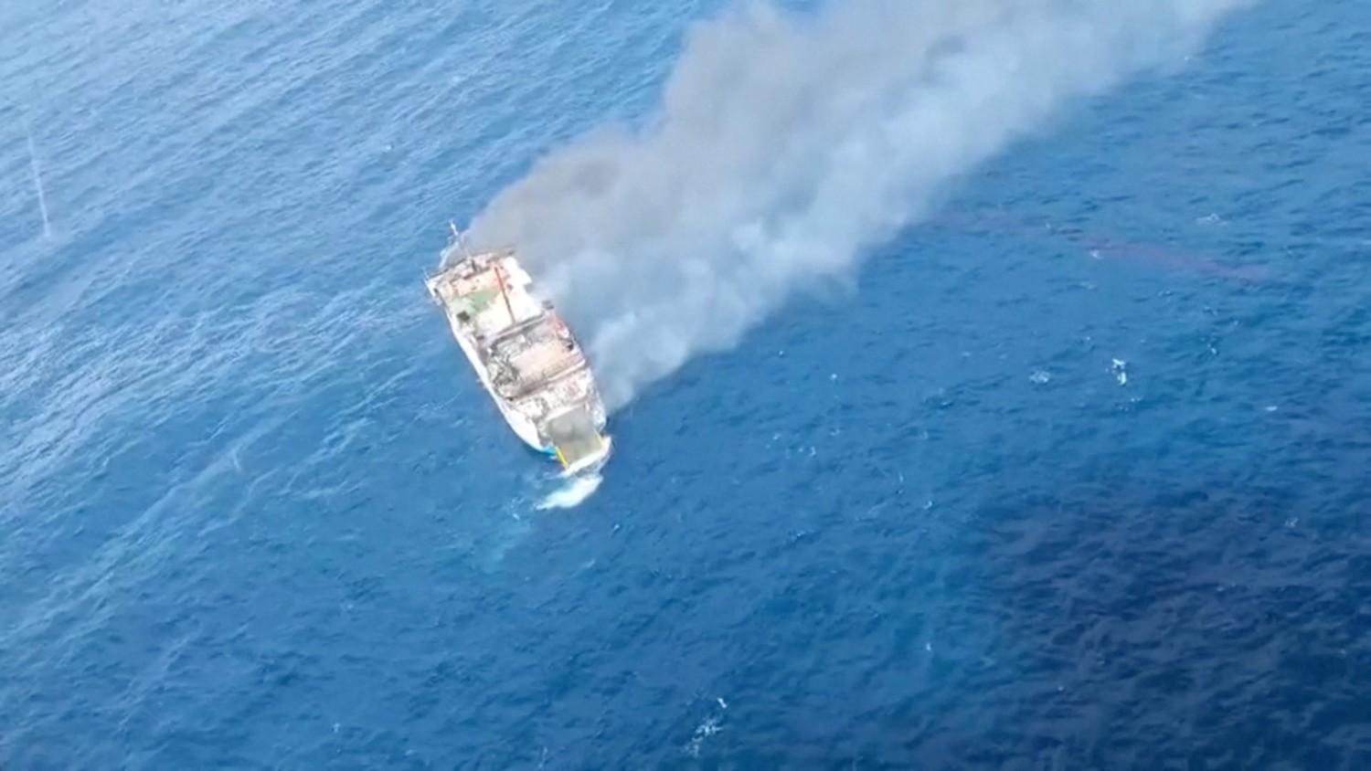 KMP-Putri-Yasmin-Terbakar-di-Selat-Lombok-1