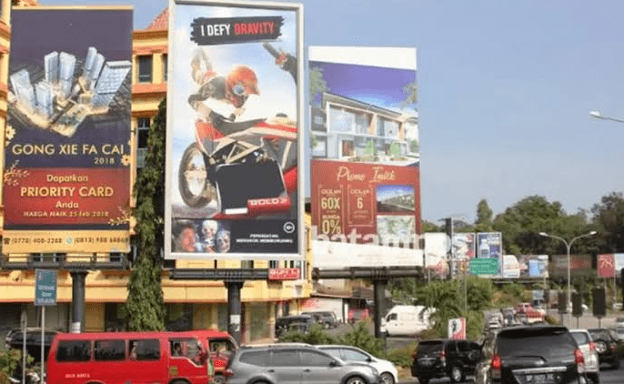 Potret-Reklame-di-Kota-Makassar