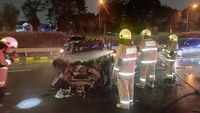 jeep-mercy-tabrak-truk-hingga-terbakar-di-tol-jagorawi-dua-orang-tewas-1787279087660_169