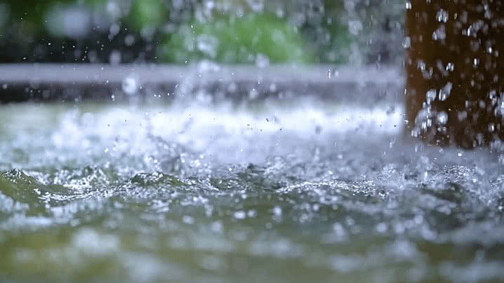 pngtree-beautiful-summer-heavy-rain-raindrops-falling-into-the-water-splashing-water-image_800853 (1)