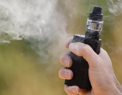 036446300_1573832339-Benarkah-Vape-Sebabkan-Kanker-Paru-By-Amani-A.-Shutterstock_1498869296