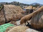 warga-sade-bangun-kembali-rumah-adat-pascakebakaran-1790411546578_169