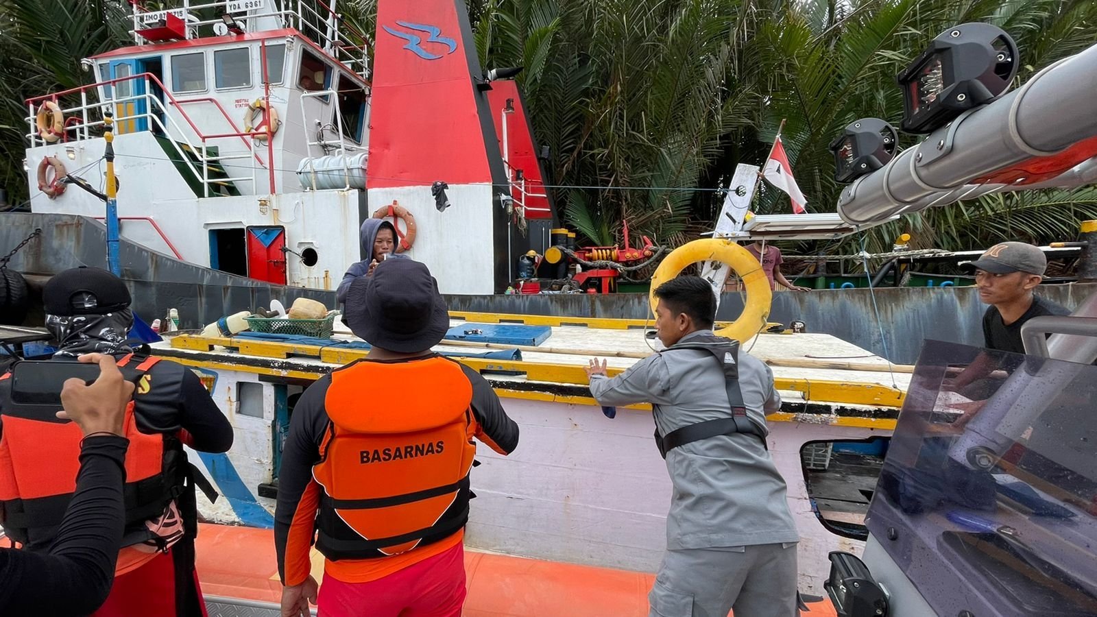 bakamla-ri-evakuasi-kapal-hilang-kontak-di-perairan-tarakan-220802w-rev2.jpg