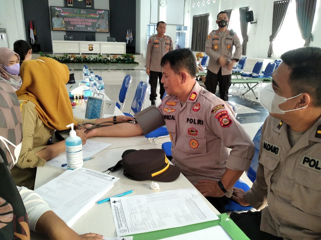 polres-muba-gelar-donor-darah-sambut-hut-bhayangkara-ke-76-2208027-rev1.jpg