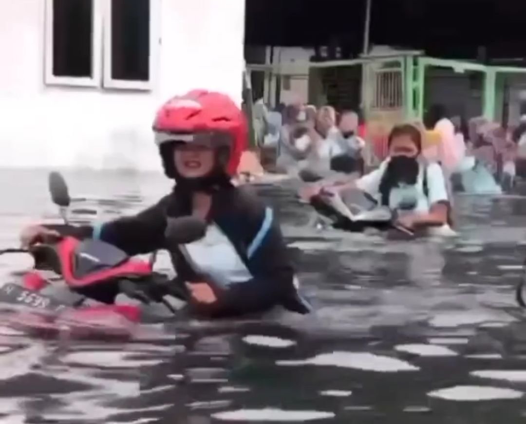 semarang-banjir-rob-hari-ini-pelabuhan-tanjung-emas-tenggelam-2208024-rev1.jpg