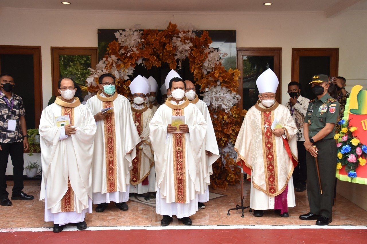 pastikan-aman-dan-kondusif-pangdam-pattimura-hadiri-pentahbisan-uskup-amboina-2208021-rev2.jpg