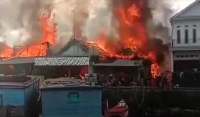 belasan-rumah-di-tulung-selapan-oki-terbakar-220802l-rev1.jpg