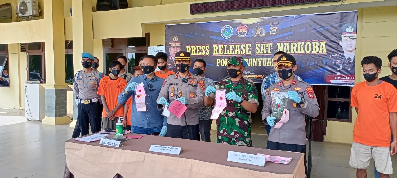 kapolres-banyuasin-pimpin-press-release-ungkap-kasus-narkotika-220802q-rev1.jpg