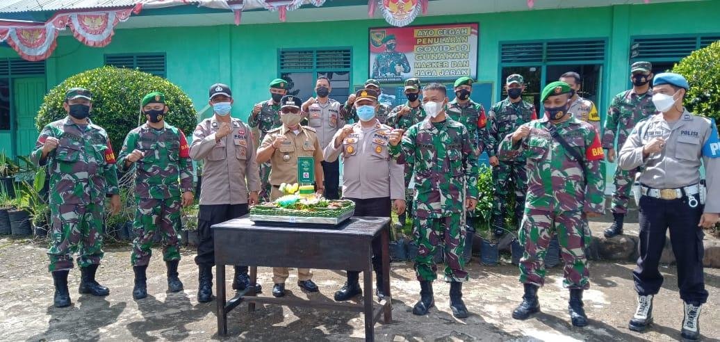 hut-tni-ke-76-polsek-semendo-berikan-kejutan-2208026-rev2.jpg