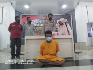 sebarkan-video-asusila-rico-terancam-12-tahun-penjara-220802r-rev1.jpg
