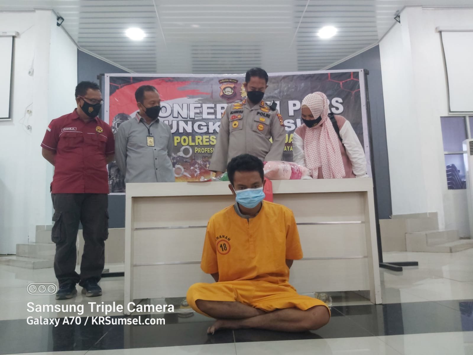 sebarkan-video-asusila-rico-terancam-12-tahun-penjara-220802r-rev1.jpg