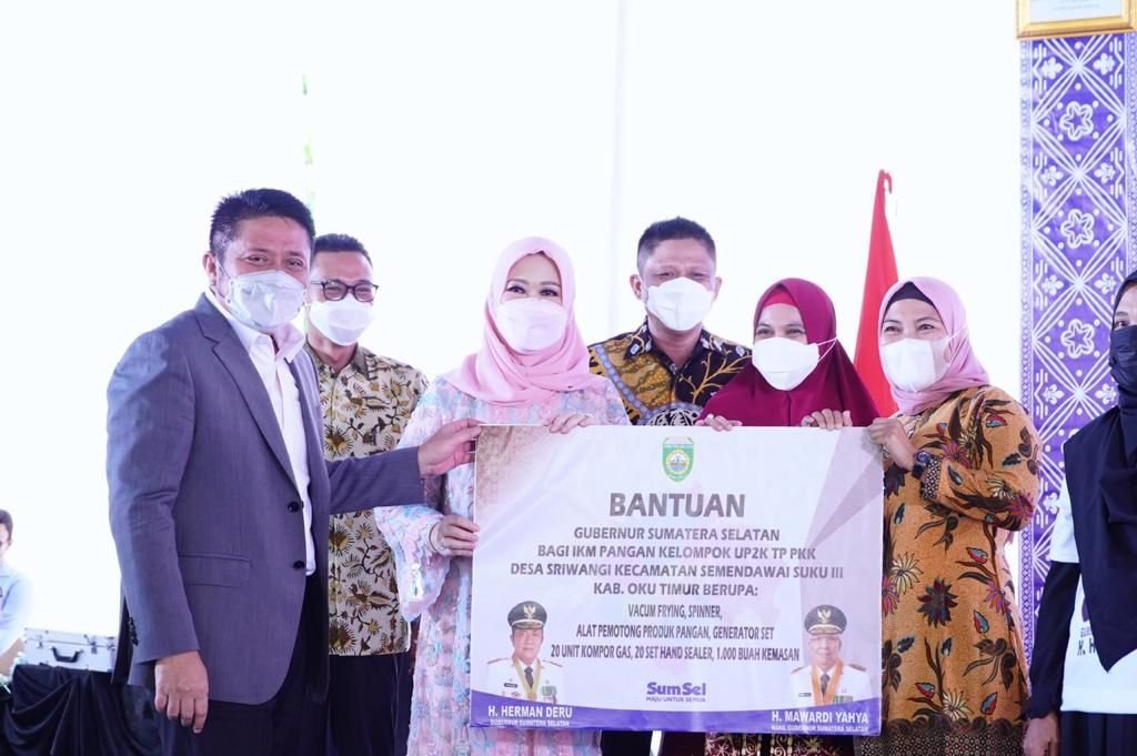 herman-deru-bangga-atas-prestasi-oku-timur-peringkat-iv-nasional-produksi-padi-tertinggi-2208027-rev1.jpg