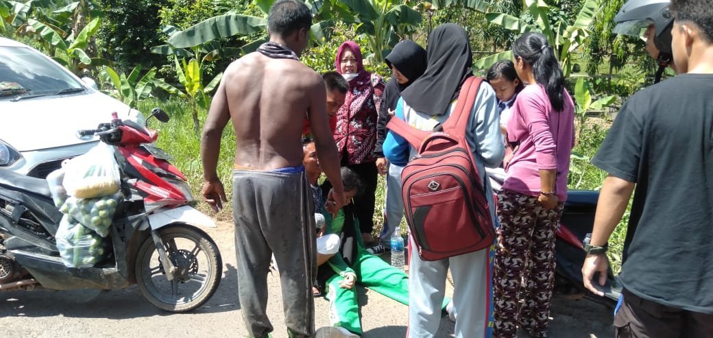 kecelakaan-tunggal-siswi-smk-kejang-kejang-220802y-rev1.jpg