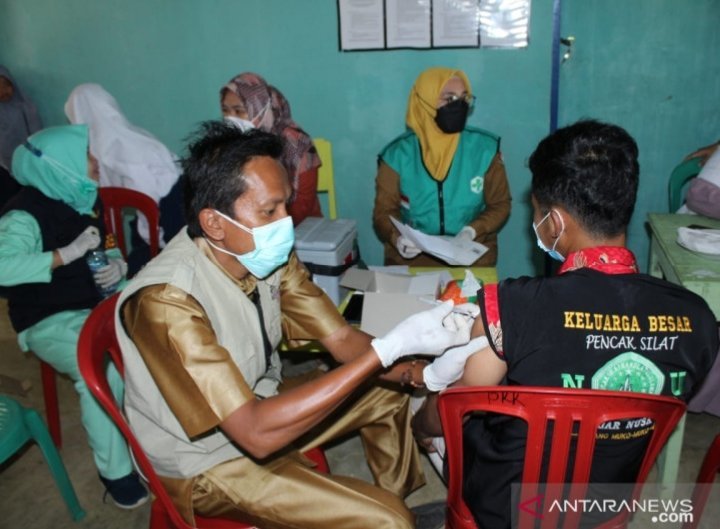 satgas-12365-warga-mukomuko-selesai-divaksin-covid-19-220802x-rev1.jpg