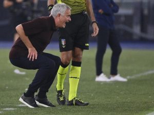 selebrasi-gila-mourinho-di-laga-ke-1000-220802v-rev1.jpg