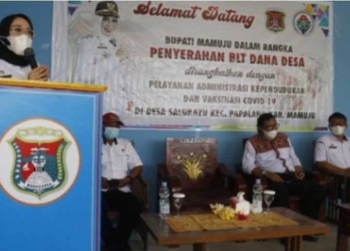 bupati-mamuju-sisir-desa-salurkan-blt-220802q-rev1.jpg