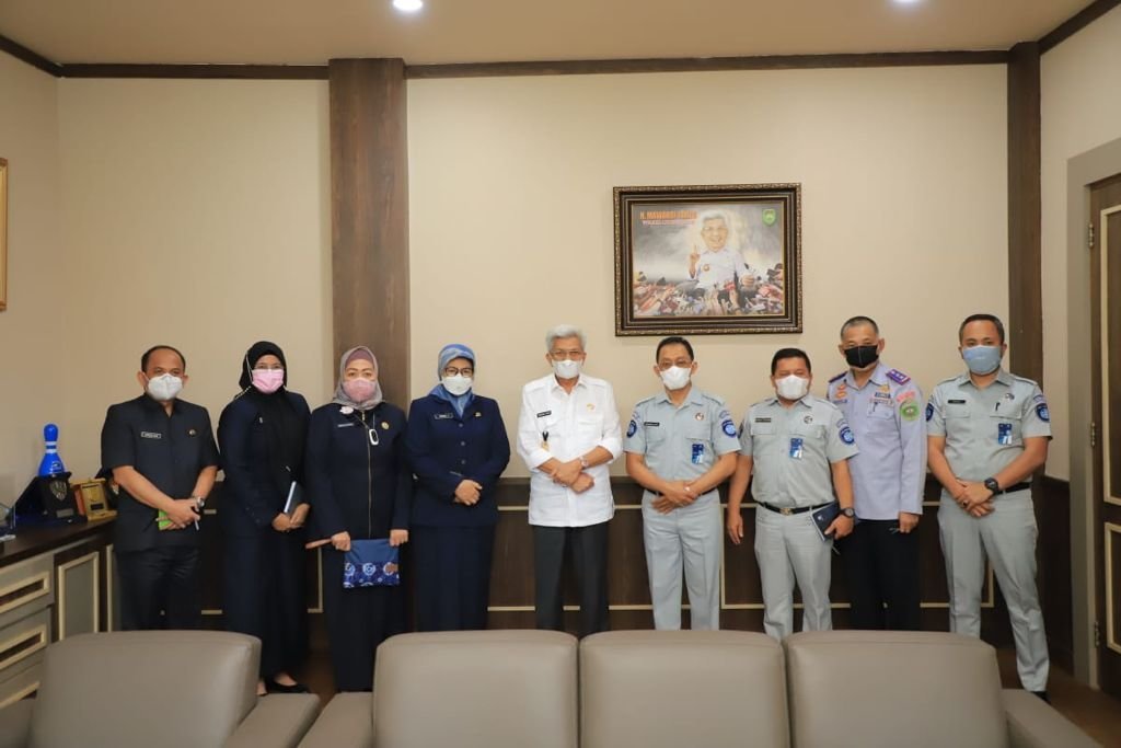 eratkan-kerjasama-wagub-mawardi-yahya-terima-silaturahmi-kepala-pt-jasa-raharja-cabang-sumsel-2208022-rev1.jpg