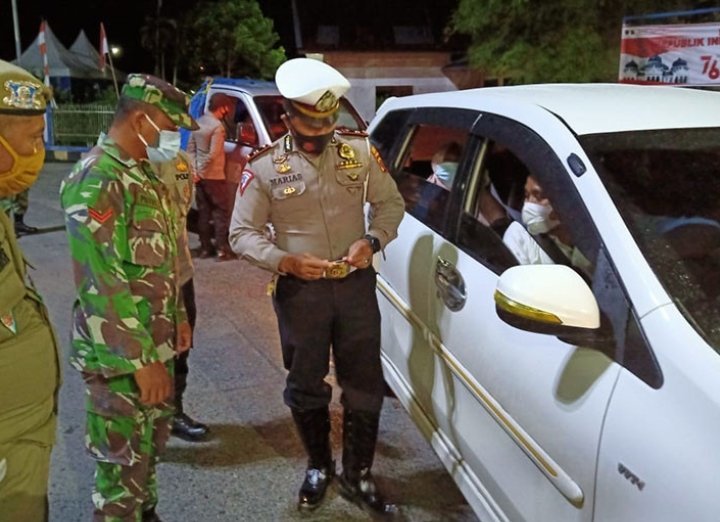 polisi-di-aceh-periksa-ketat-pelintas-dari-sumatera-utara-220802y-rev1.jpg