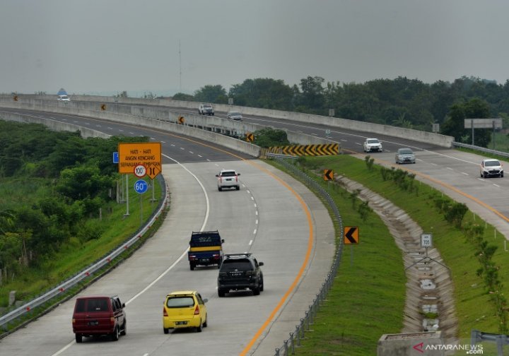 pengamat-penyesuaian-tarif-tol-trans-jawa-upaya-bujt-penuhi-kewajiban-2208020-rev1.jpg
