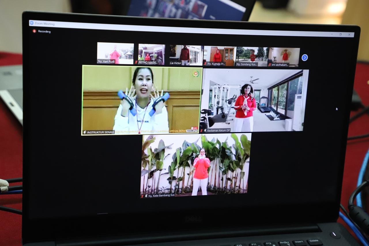 ketum-dharma-pertiwi-laksanakan-senam-secara-virtual-220802h-rev1.jpg