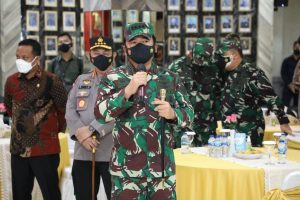 panglima-tni-ingat-virus-tidak-ada-libur-2208020-rev1.jpg