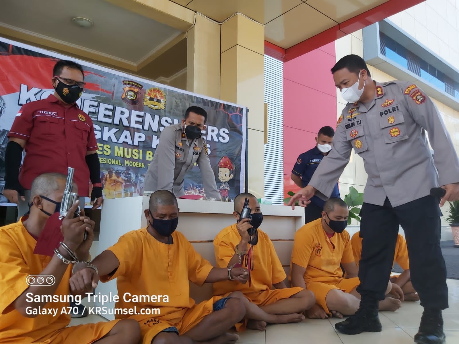 komplotan-pencuri-hewan-ternak-bersenpi-diciduk-polisi-220802p-rev1.jpg
