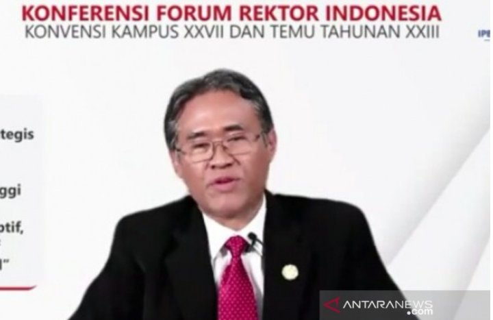 rektor-ugm-dikukuhkan-sebagai-ketua-forum-rektor-indonesia-2021-2022-2208026-rev1.jpg
