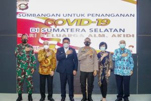 herman-deru-bangga-warga-sumsel-aktif-bantu-pemerintah-tangani-covid19-220802r-rev1.jpg