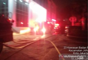 kebakaran-di-kantor-bpom-jakarta-pusat-berhasil-ditangani-220802m-rev1.jpg