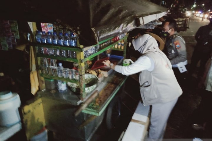 forkopimda-kota-madiun-lakukan-operasi-penertiban-ppkm-darurat-220802c-rev1.jpg