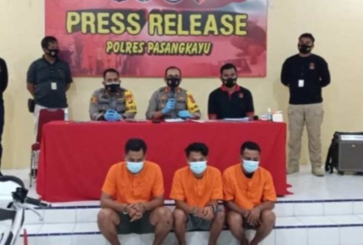 polres-pasangkayu-ringkus-tiga-pelaku-curas-2208022-rev1.jpg