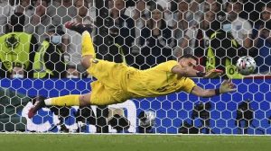 donnarumma-pembawa-hoki-saat-adu-penalti-220802s-rev1.jpg