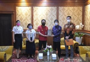 pemkot-denpasar-terima-alat-bantu-kesehatan-220802s-rev1.jpg