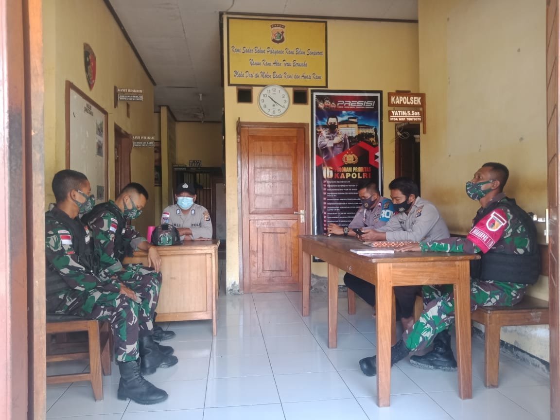 tingkatkan-sinergitas-satgas-yonif-512-kunjungi-polsek-waris-keerom-papua-2208025-rev1.jpg