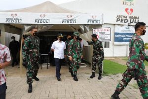 panglima-tni-cek-kekuatan-nakes-untuk-basmi-covid-19-di-rumkitlap-artha-graha-220802s-rev1.jpg