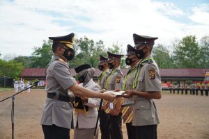 kapolda-sumsel-pimpin-upacara-penutupan-dan-pelantikan-serta-pengambilan-sumpah-bintara-polri-220802d-rev1.jpg