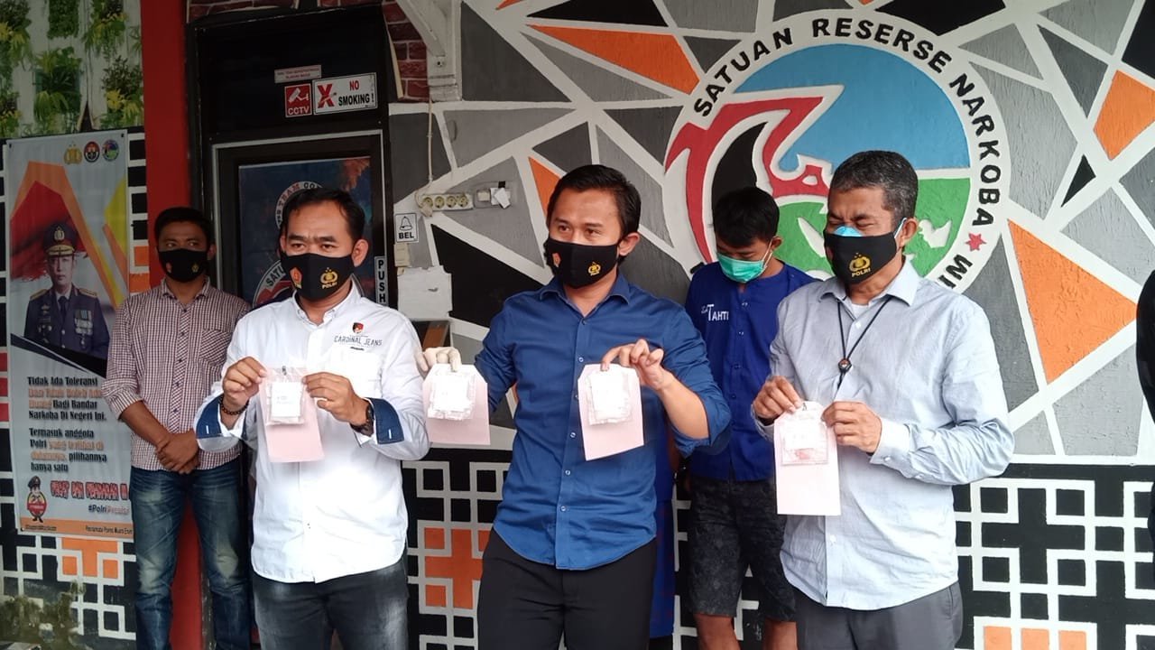 meresahkan-mapolres-muara-enim-berhasil-bekuk-bandar-narkoba-2208023-rev1.jpg