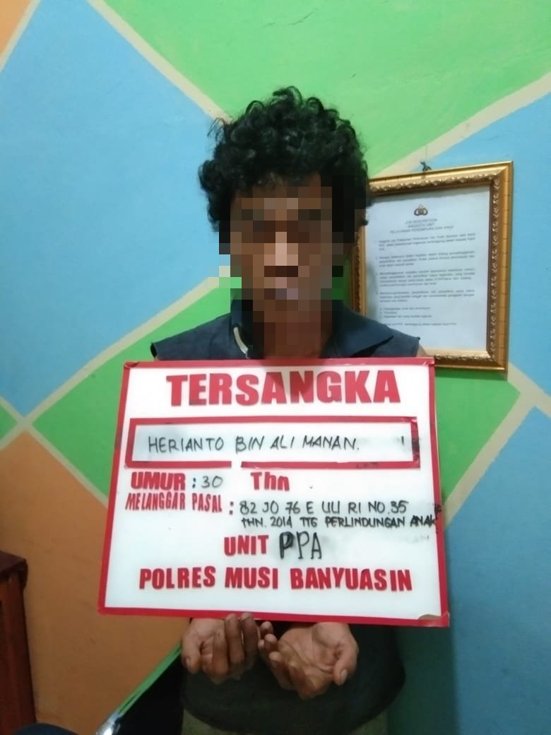 3-kali-cabuli-putri-kandungnya-pria-bertato-ini-ditangkap-polisi-220802q-rev1.jpg