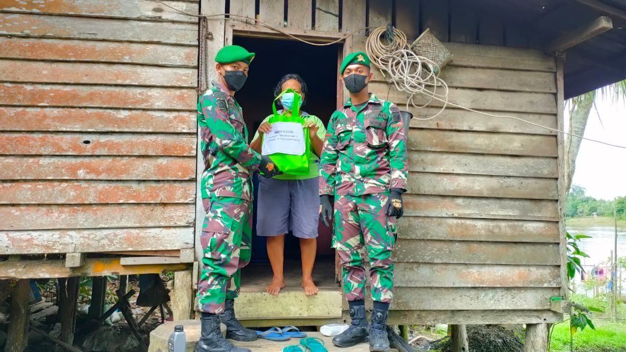 kompi-senapan-c-batalyon-infanteri-642kapuas-laksanakan-bakti-sosial-220802a-rev1.jpg