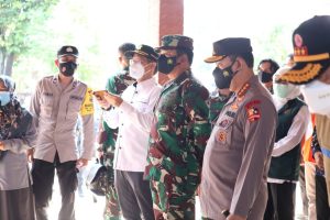 panglima-tni-cek-langsung-posko-ppkm-mikro-di-kecamatan-wungu-kabupaten-madiun-220802o-rev1.jpg