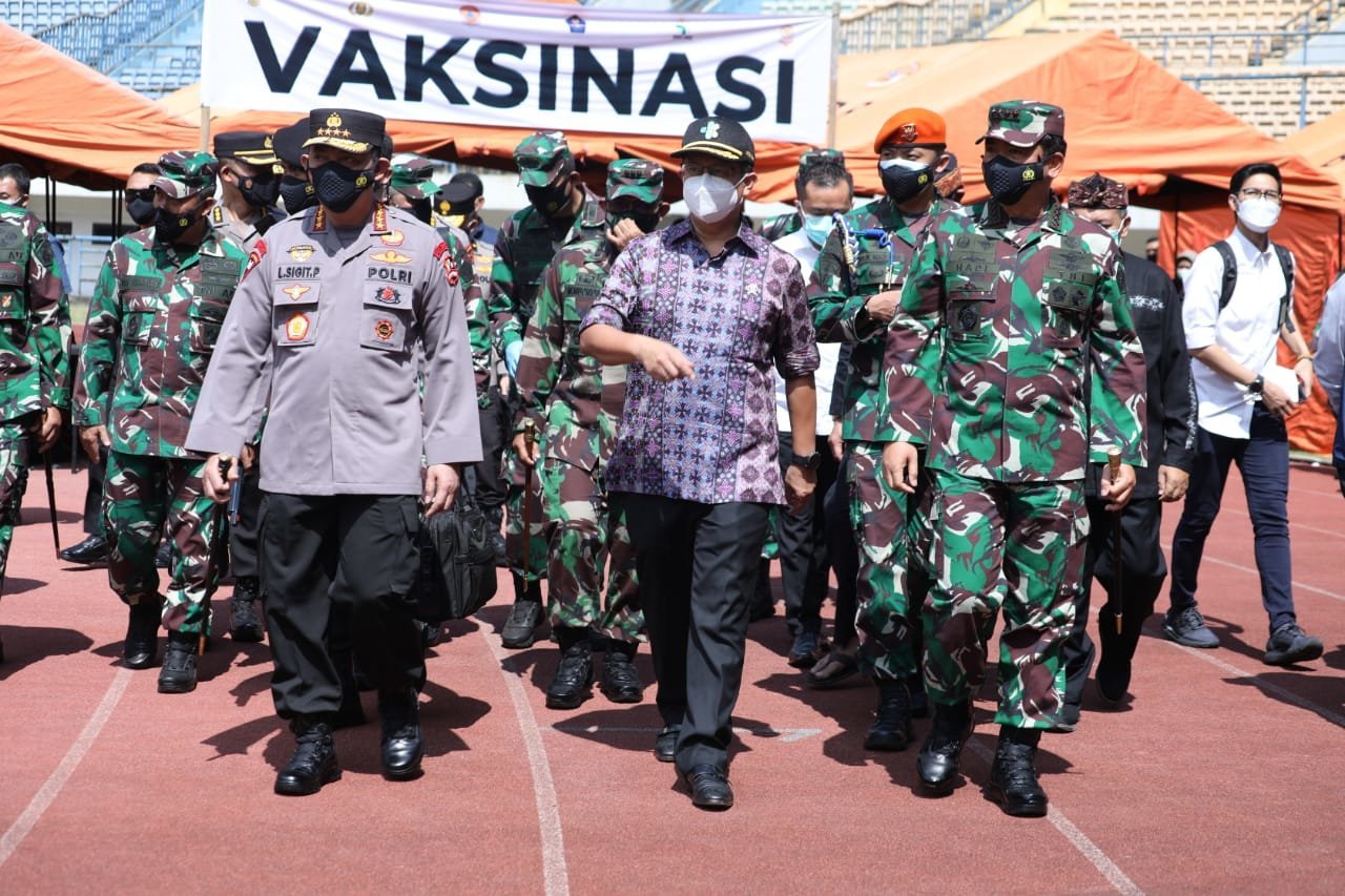 panglima-tni-tni-polri-dukung-program-vaksinasi-nasional-1-juta-vaksin-perhari-220802t-rev1.jpg