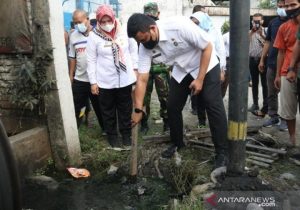 pemkot-medan-benahi-drainase-penyebab-banjir-di-sunggal-220802p-rev1.jpg