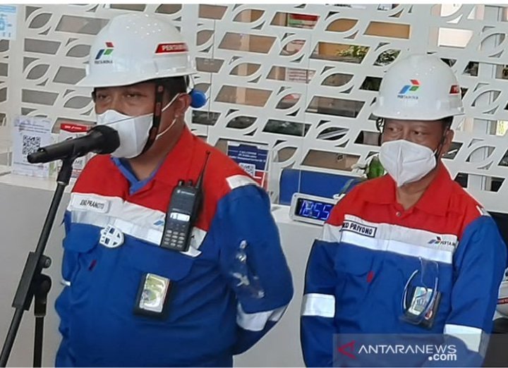 pertamina-masih-berupaya-padamkan-satu-titik-api-di-kilang-cilacap-220802o-rev1.jpg